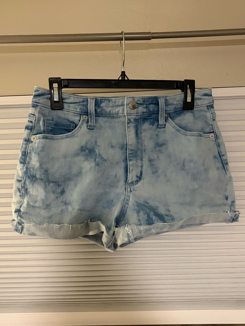 Universal Thread Light Blue Tie-Dye Denim Shorts